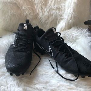 Nike men’s Untouchable Pro football cleats